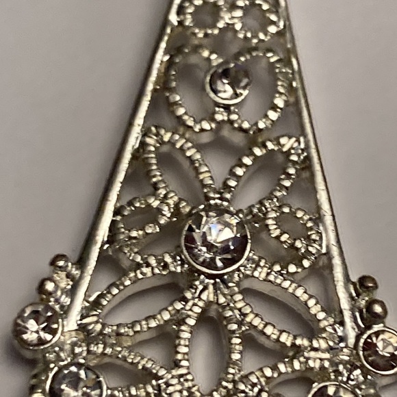 Silver Tone Metal Openwork Flower Floral Earrings - Picture 7 of 14